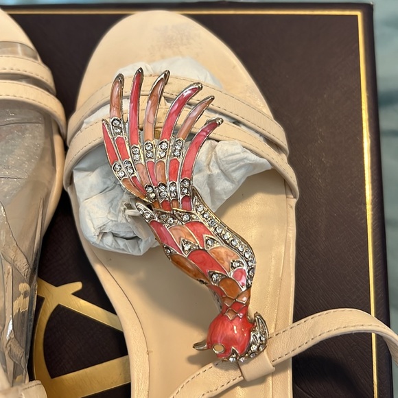 Vince Camuto Signat Sandals - Picture 4 of 10